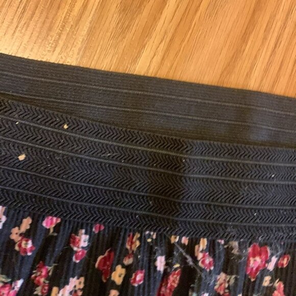 Penningtons Wide Leg Stretch Pleated Floral Culottes Pants - Picture 3 of 8